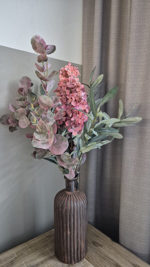 20250528_183825 Stoere vaas met bloemen (set)