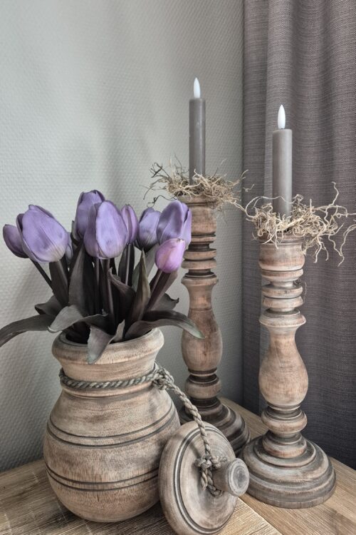 Complete sfeerset met houten pot, tulpen en kandelaars