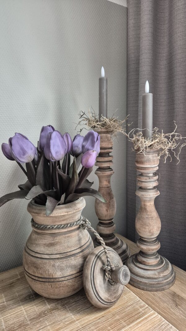 Complete sfeerset met houten pot, tulpen en kandelaars