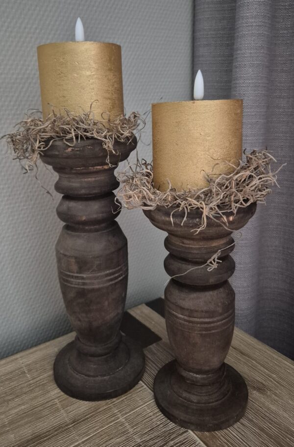 20250813_132035 Bruine houten kandelaar – 25 cm hoog