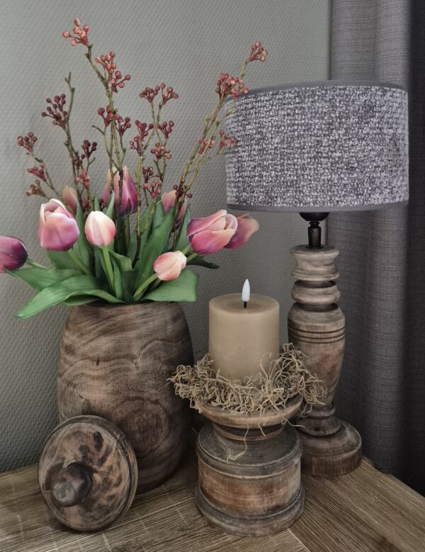 Set met houten pot en tulpenboeket