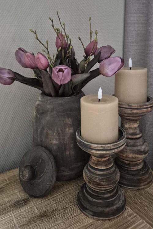 Complete set met houten vaas en tulpenboeket