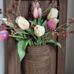 Compleet met tulpenboeket