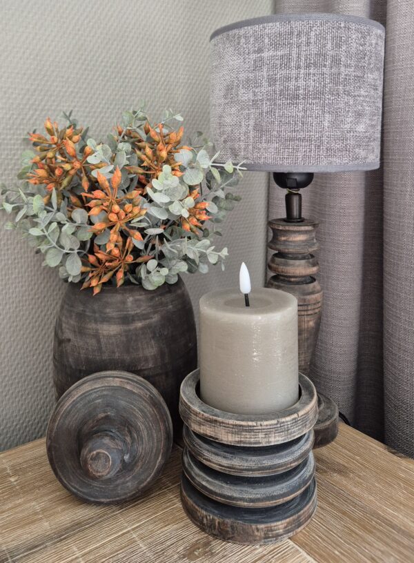 Sfeervolle woondecoratie set – lamp, bloemstuk & kandelaar
