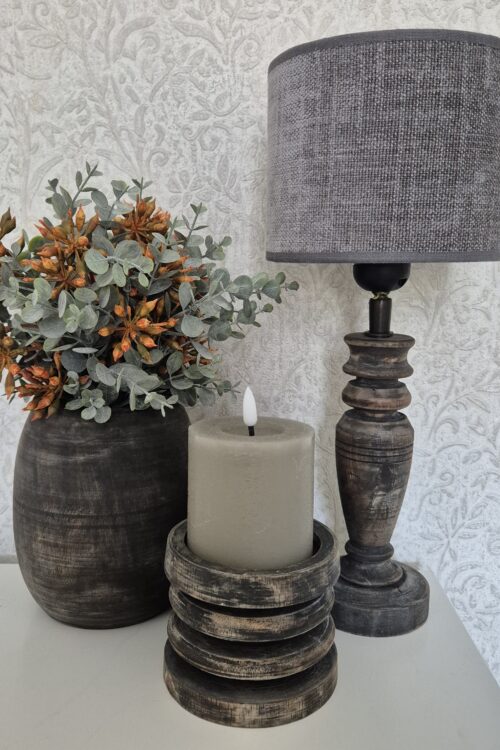 Sfeervolle woondecoratie set – lamp, bloemstuk & kandelaar