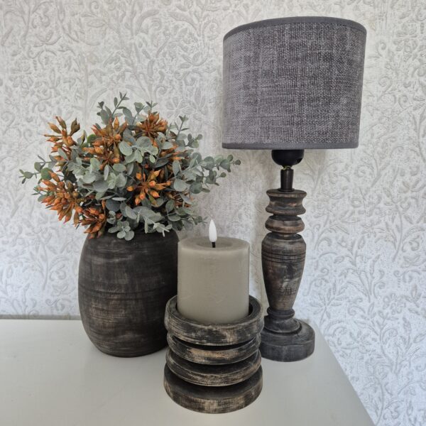 Sfeervolle woondecoratie set – lamp, bloemstuk & kandelaar