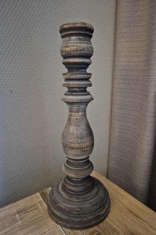 Houten kandelaar van 30 cm hoog en 11,5 cm breed