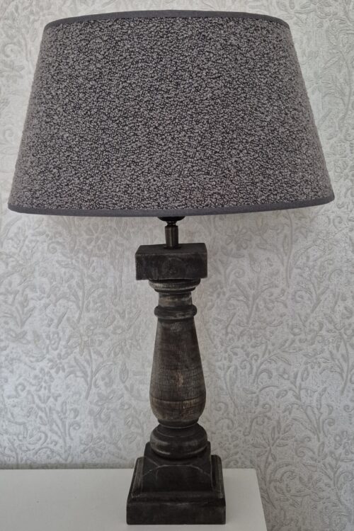 Mooie stoere houten lamp met grijs/bruine lampenkap