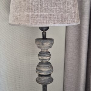 Mooie grote houten lamp met lampenkap
