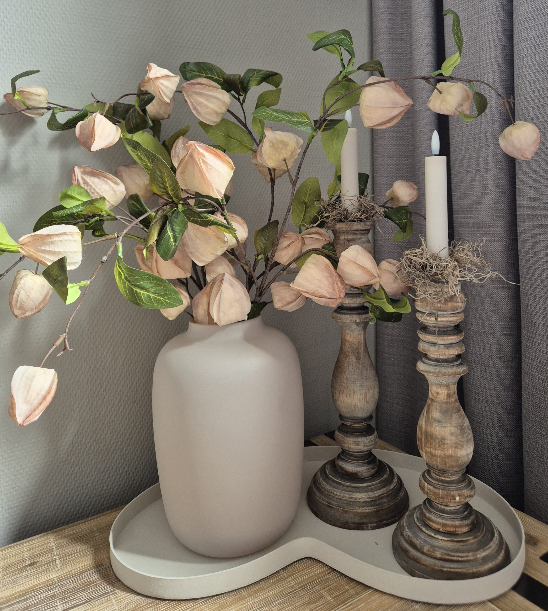 Stijlvolle Ivory Decoratie Set – Compleet met Vaas, Dienblad & Kandelaren