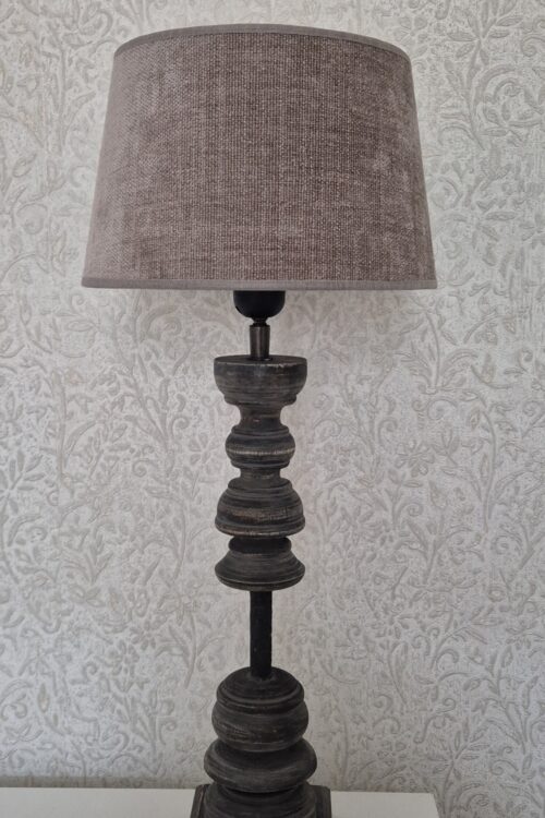 Mooie grote houten lamp met lampenkap