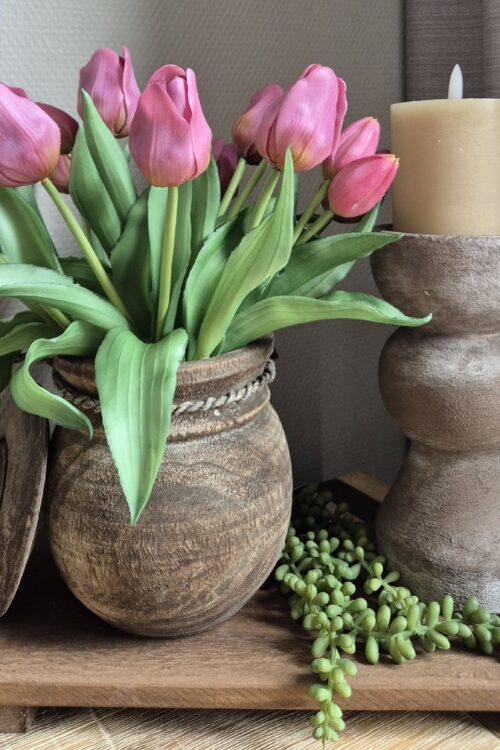 Sfeervolle decoratieset op houten plank