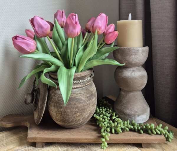 Sfeervolle decoratieset op houten plank