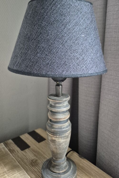 Lampenkap in de kleur zwart.