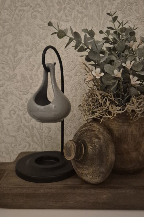 Complete Decoratieset op Houten Plank met Grijze Geurbrander