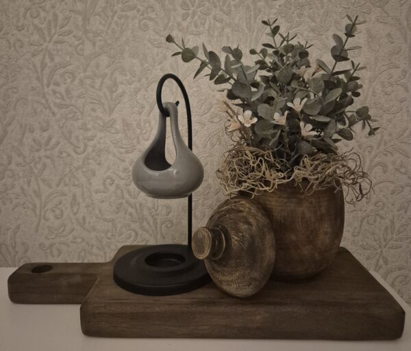 Complete Decoratieset op Houten Plank met Grijze Geurbrander