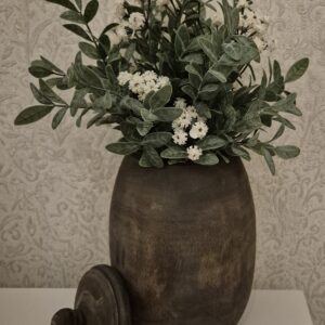 Houten pot met boeket