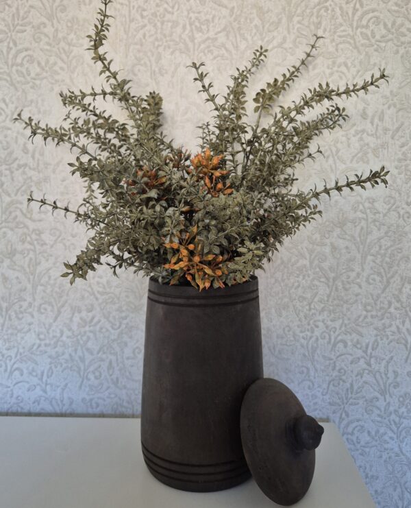 Grote bruine houten pot met decoratief boeket – compleet