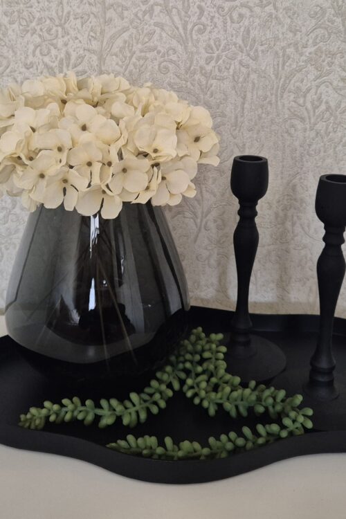 Complete decoratieset met dienblad, vaas, hortensia's en kandelaren