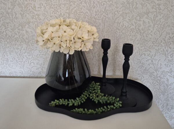 Complete decoratieset met dienblad, vaas, hortensia's en kandelaren