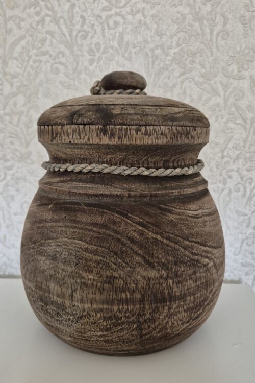 Grote houten pot met korting – scheur in de deksel