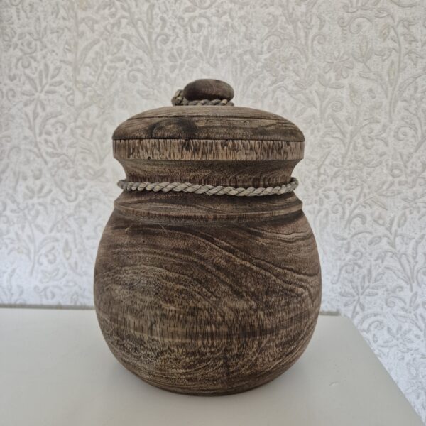 Grote houten pot met korting – scheur in de deksel
