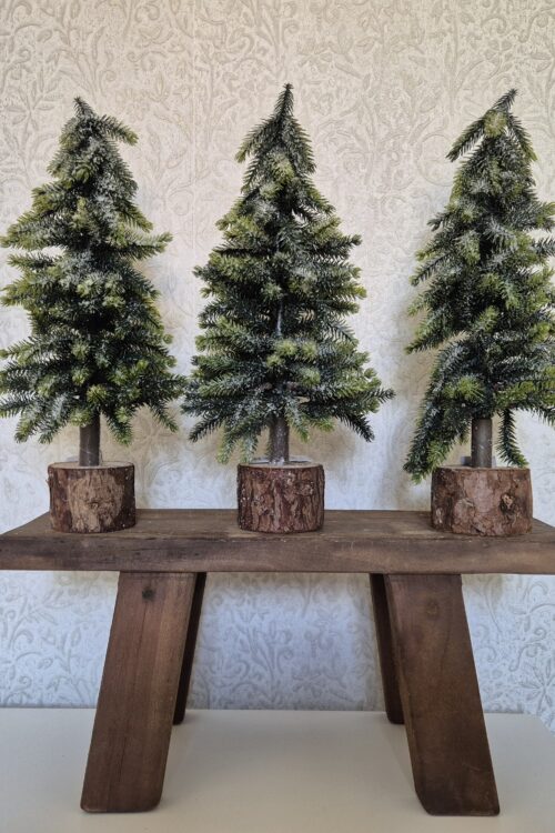Kerstboom met Sneeuw op Stam