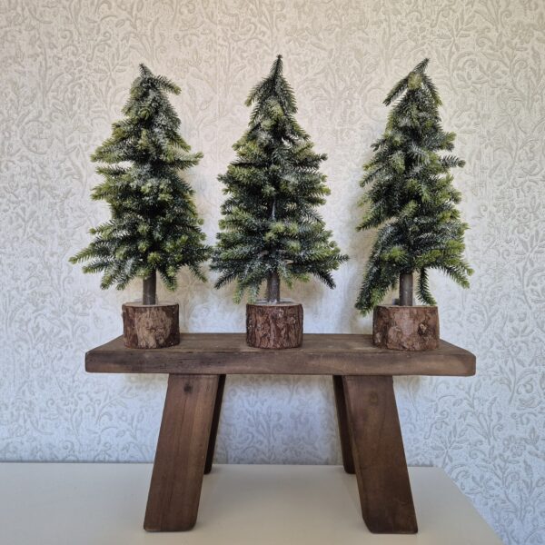 Kerstboom met Sneeuw op Stam