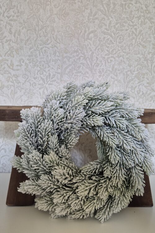 Kerstkrans – Groen met Witte Sneeuw