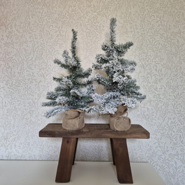 Kerstboom met Jute Zak – Met Witte Sneeuw