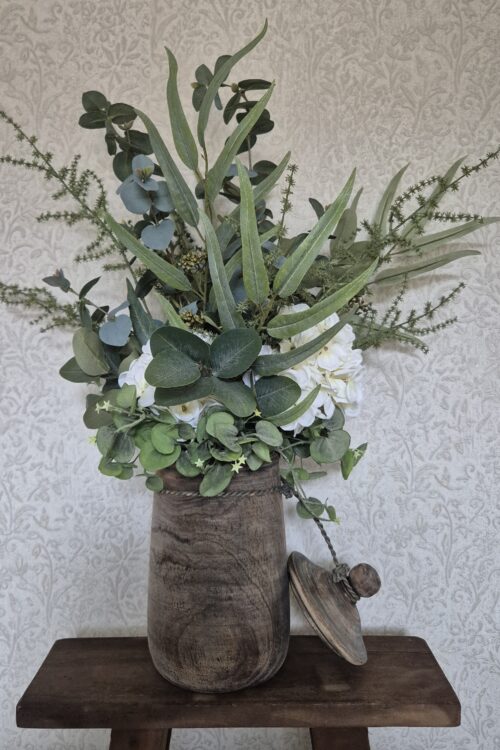 Houten pot met kunstboeket