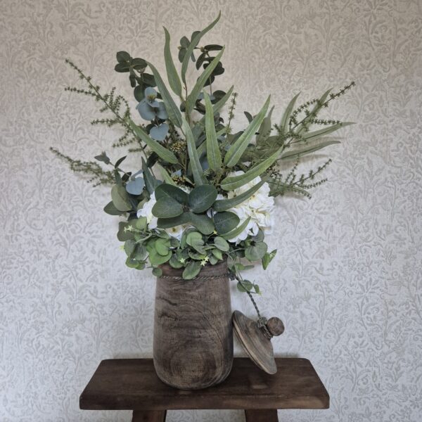 Houten pot met kunstboeket