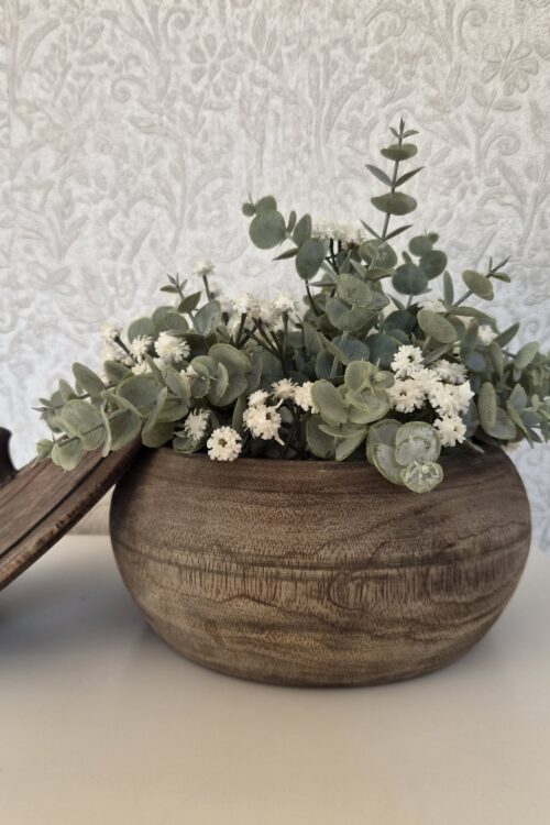 20260715_192650 Houten pot met witte bloemen – 17 cm hoog | 25 cm breed