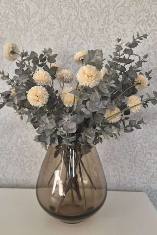 Taupe vaas van Vase The World met bijpassend kunstboeket – 46 cm