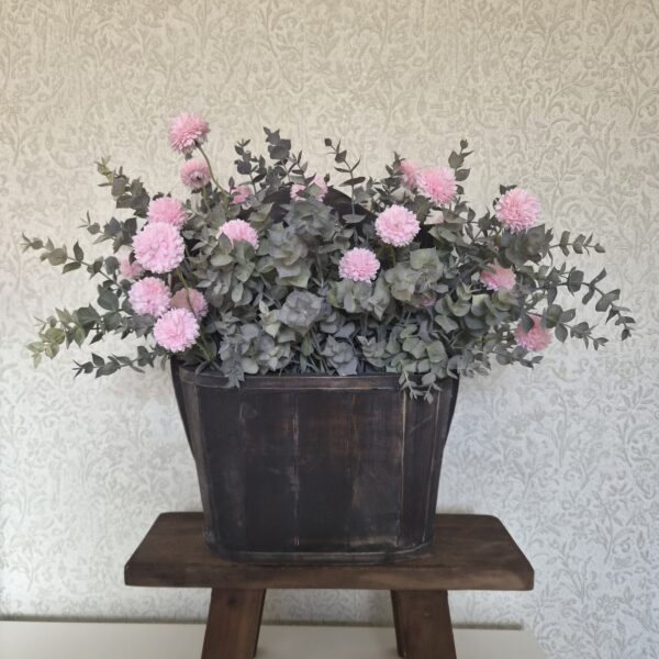 20260723_170234 Houten decoratieve bak met handvat en roze boeket
