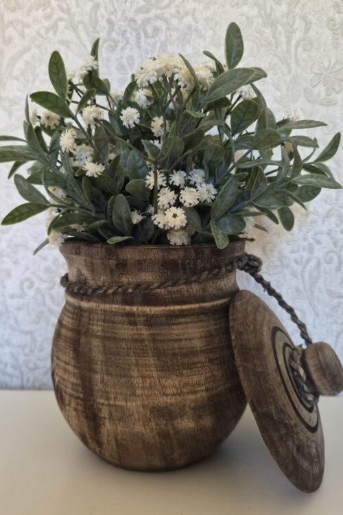 Houten pot met boeket
