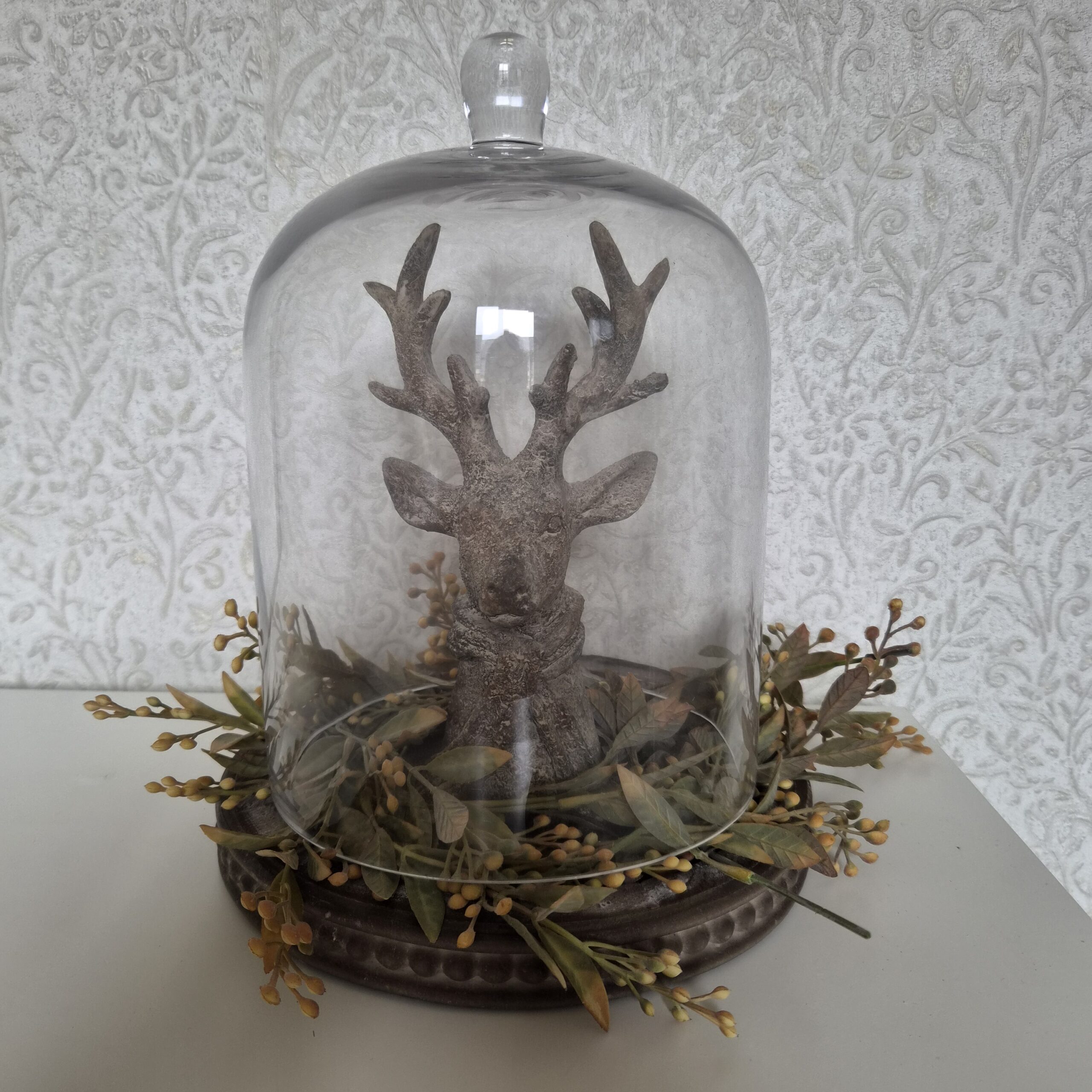 Stolp met onderzetter en decoratie