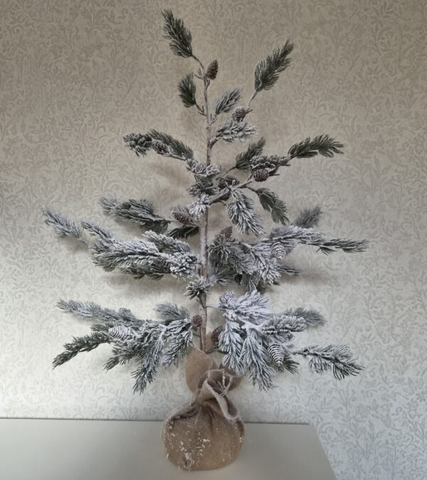 Winterse kunstkerstboom met sneeuw – 90 cm hoog | 70 cm breed