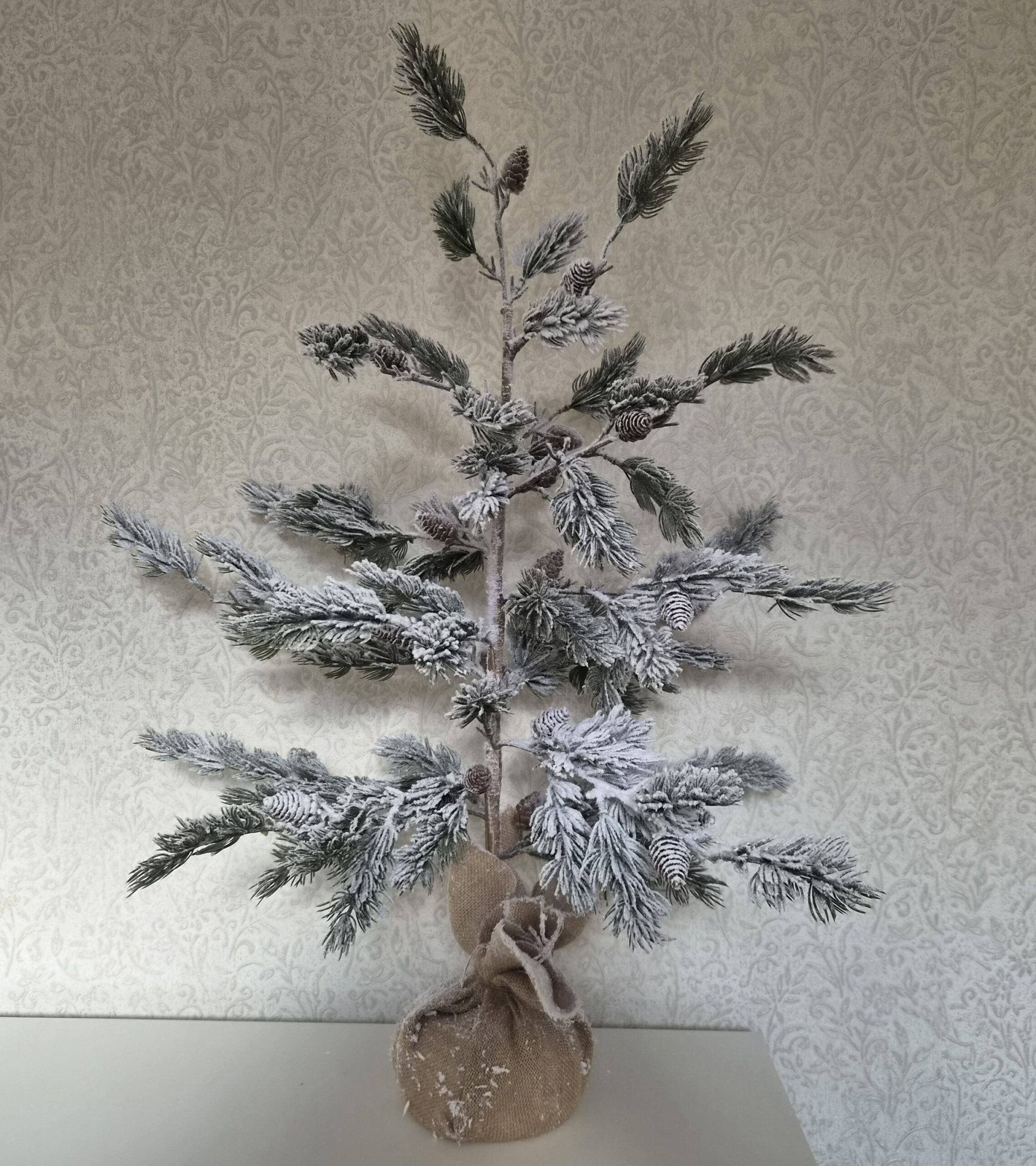 Winterse kunstkerstboom met sneeuw – 90 cm hoog | 70 cm breed