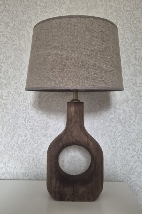 Mooie tafellamp van bruin mangohout met linnen lampenkap – 52 cm