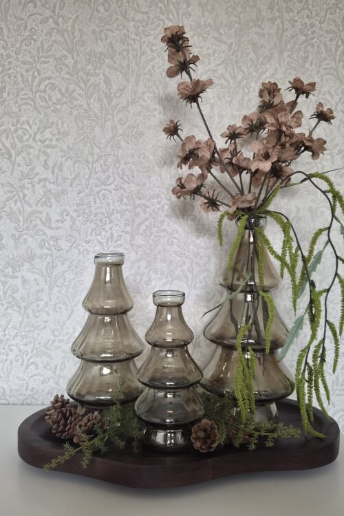 Sfeervolle complete kerstdecoratieset op een Bauru S Walnut dienblad van Vase The World.